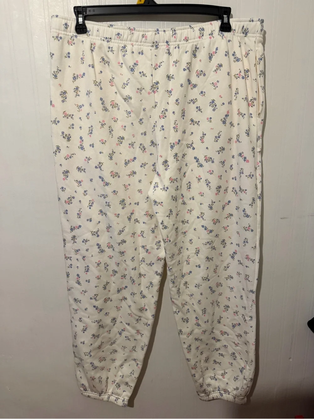 NO Boundaries Cream Floral Jogger Pants NWT XXL